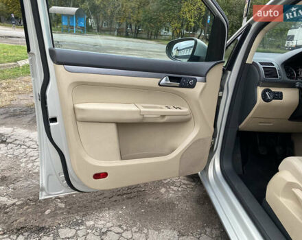 Серый Фольксваген Туран, объемом двигателя 1.39 л и пробегом 168 тыс. км за 9500 $, фото 58 на Automoto.ua