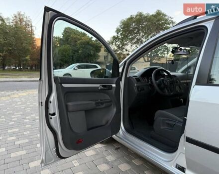 Серый Фольксваген Туран, объемом двигателя 1.4 л и пробегом 167 тыс. км за 9999 $, фото 35 на Automoto.ua