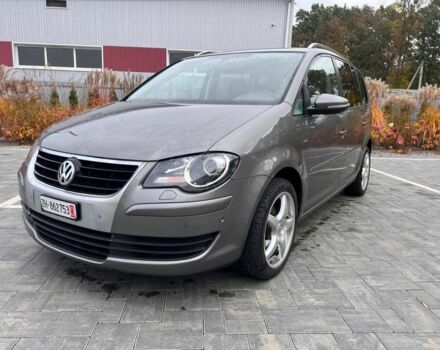 Серый Фольксваген Туран, объемом двигателя 1.4 л и пробегом 137 тыс. км за 8200 $, фото 1 на Automoto.ua