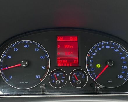 Серый Фольксваген Туран, объемом двигателя 1.4 л и пробегом 221 тыс. км за 7900 $, фото 12 на Automoto.ua