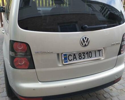 Серый Фольксваген Туран, объемом двигателя 1.97 л и пробегом 185 тыс. км за 9200 $, фото 4 на Automoto.ua