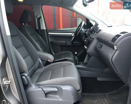 Сірий Фольксваген Туран, об'ємом двигуна 1.6 л та пробігом 265 тис. км за 9990 $, фото 9 на Automoto.ua