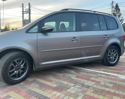 Сірий Фольксваген Туран, об'ємом двигуна 1.6 л та пробігом 230 тис. км за 11500 $, фото 2 на Automoto.ua