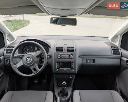 Серый Фольксваген Туран, объемом двигателя 1.4 л и пробегом 274 тыс. км за 7500 $, фото 40 на Automoto.ua