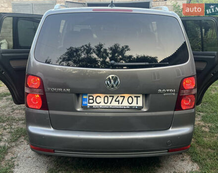 Серый Фольксваген Туран, объемом двигателя 1.97 л и пробегом 296 тыс. км за 10500 $, фото 7 на Automoto.ua