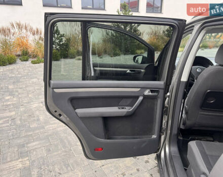 Сірий Фольксваген Туран, об'ємом двигуна 1.4 л та пробігом 135 тис. км за 6900 $, фото 12 на Automoto.ua