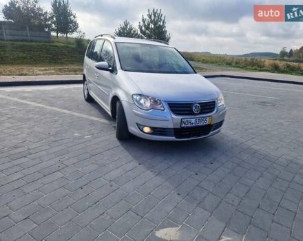 Серый Фольксваген Туран, объемом двигателя 1.4 л и пробегом 196 тыс. км за 6400 $, фото 2 на Automoto.ua