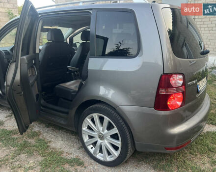 Серый Фольксваген Туран, объемом двигателя 1.97 л и пробегом 296 тыс. км за 10500 $, фото 6 на Automoto.ua