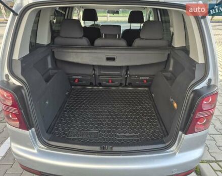 Серый Фольксваген Туран, объемом двигателя 1.9 л и пробегом 238 тыс. км за 9200 $, фото 19 на Automoto.ua