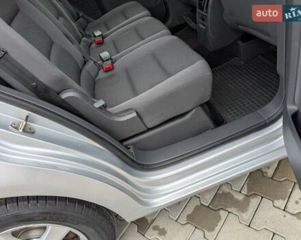 Серый Фольксваген Туран, объемом двигателя 1.4 л и пробегом 274 тыс. км за 7500 $, фото 29 на Automoto.ua