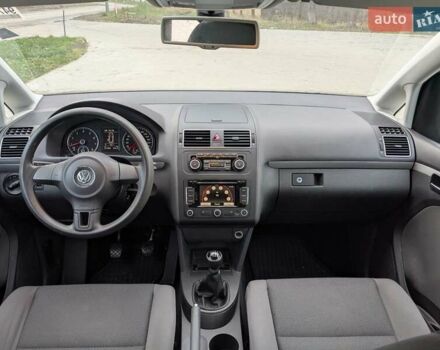 Серый Фольксваген Туран, объемом двигателя 1.4 л и пробегом 274 тыс. км за 7500 $, фото 20 на Automoto.ua