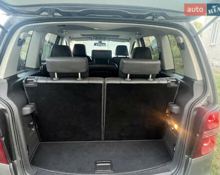 Серый Фольксваген Туран, объемом двигателя 1.97 л и пробегом 296 тыс. км за 10500 $, фото 14 на Automoto.ua