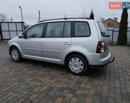 Серый Фольксваген Туран, объемом двигателя 1.4 л и пробегом 270 тыс. км за 6500 $, фото 2 на Automoto.ua