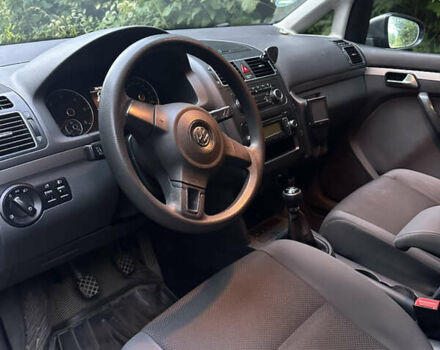 Серый Фольксваген Туран, объемом двигателя 1.6 л и пробегом 280 тыс. км за 10850 $, фото 6 на Automoto.ua