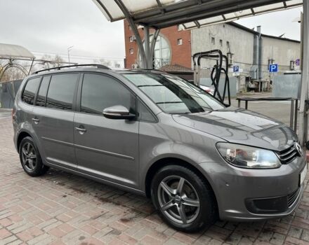 Серый Фольксваген Туран, объемом двигателя 1.6 л и пробегом 259 тыс. км за 9800 $, фото 2 на Automoto.ua