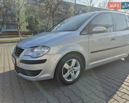 Серый Фольксваген Туран, объемом двигателя 1.9 л и пробегом 238 тыс. км за 9200 $, фото 6 на Automoto.ua