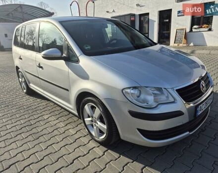 Серый Фольксваген Туран, объемом двигателя 1.9 л и пробегом 238 тыс. км за 9200 $, фото 1 на Automoto.ua