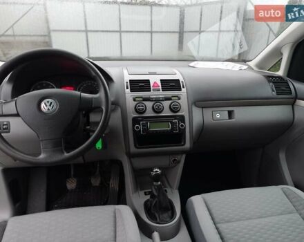 Серый Фольксваген Туран, объемом двигателя 1.4 л и пробегом 270 тыс. км за 6500 $, фото 10 на Automoto.ua