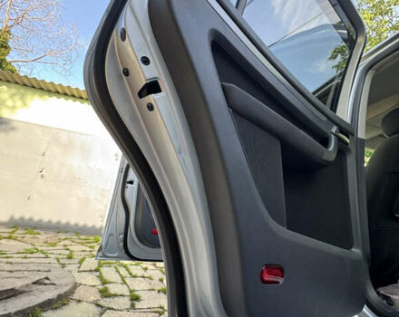 Сірий Фольксваген Туран, об'ємом двигуна 1.4 л та пробігом 238 тис. км за 7200 $, фото 4 на Automoto.ua