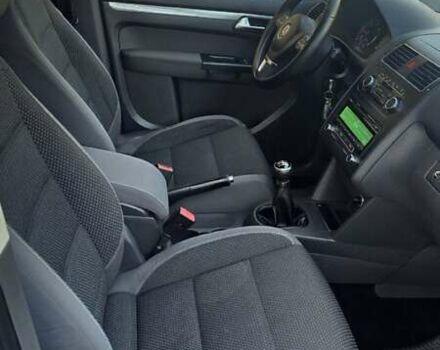 Серый Фольксваген Туран, объемом двигателя 1.6 л и пробегом 284 тыс. км за 9600 $, фото 15 на Automoto.ua