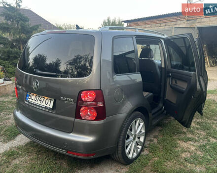 Серый Фольксваген Туран, объемом двигателя 1.97 л и пробегом 296 тыс. км за 10500 $, фото 5 на Automoto.ua