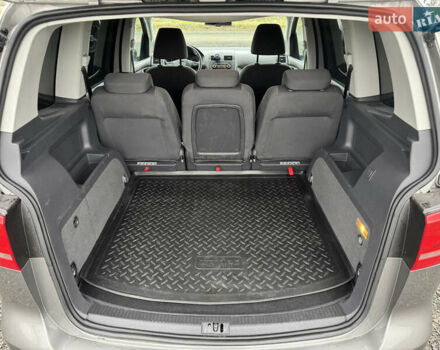 Серый Фольксваген Туран, объемом двигателя 1.6 л и пробегом 315 тыс. км за 9199 $, фото 13 на Automoto.ua