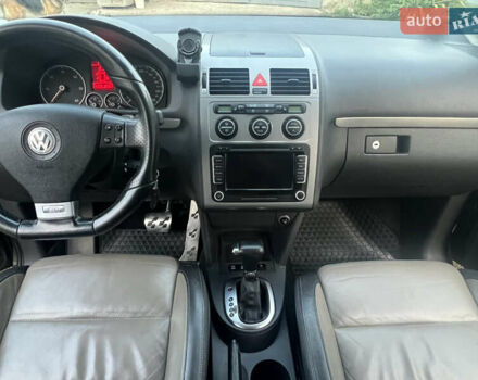Серый Фольксваген Туран, объемом двигателя 1.97 л и пробегом 296 тыс. км за 10500 $, фото 10 на Automoto.ua