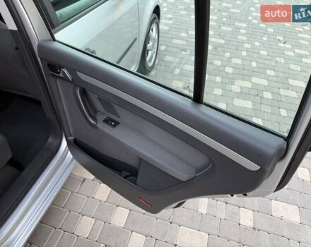 Серый Фольксваген Туран, объемом двигателя 1.4 л и пробегом 167 тыс. км за 9999 $, фото 63 на Automoto.ua