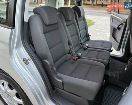 Серый Фольксваген Туран, объемом двигателя 1.4 л и пробегом 167 тыс. км за 9999 $, фото 60 на Automoto.ua