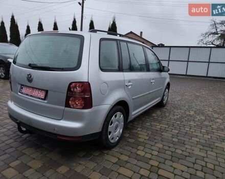 Серый Фольксваген Туран, объемом двигателя 1.4 л и пробегом 270 тыс. км за 6500 $, фото 4 на Automoto.ua