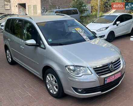 Серый Фольксваген Туран, объемом двигателя 1.4 л и пробегом 179 тыс. км за 8500 $, фото 1 на Automoto.ua