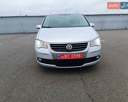 Серый Фольксваген Туран, объемом двигателя 1.4 л и пробегом 195 тыс. км за 7800 $, фото 1 на Automoto.ua