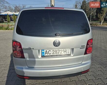 Серый Фольксваген Туран, объемом двигателя 1.9 л и пробегом 238 тыс. км за 9200 $, фото 4 на Automoto.ua