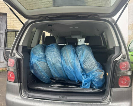 Сірий Фольксваген Туран, об'ємом двигуна 1.6 л та пробігом 200 тис. км за 9200 $, фото 29 на Automoto.ua