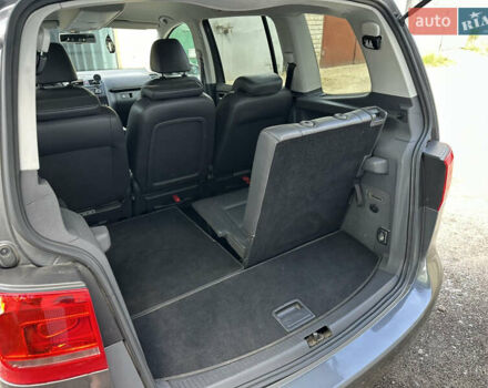 Серый Фольксваген Туран, объемом двигателя 1.97 л и пробегом 320 тыс. км за 12500 $, фото 7 на Automoto.ua