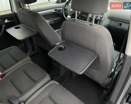 Серый Фольксваген Туран, объемом двигателя 1.4 л и пробегом 220 тыс. км за 7900 $, фото 4 на Automoto.ua