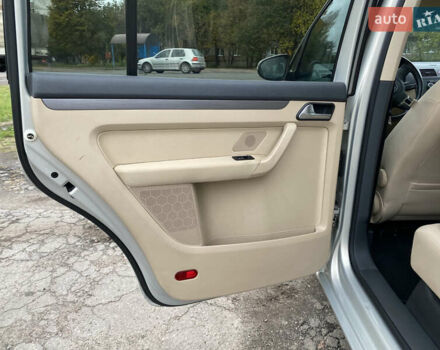 Серый Фольксваген Туран, объемом двигателя 1.39 л и пробегом 168 тыс. км за 9500 $, фото 50 на Automoto.ua