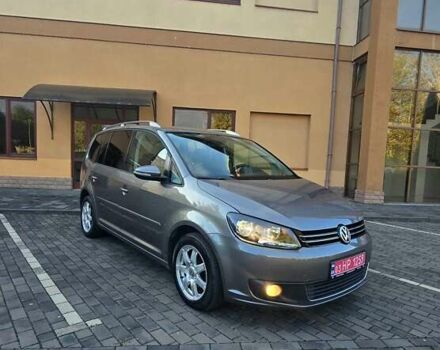 Серый Фольксваген Туран, объемом двигателя 1.6 л и пробегом 284 тыс. км за 9600 $, фото 1 на Automoto.ua