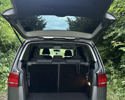 Серый Фольксваген Туран, объемом двигателя 1.6 л и пробегом 280 тыс. км за 10850 $, фото 8 на Automoto.ua