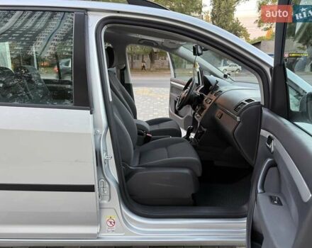 Серый Фольксваген Туран, объемом двигателя 1.4 л и пробегом 167 тыс. км за 9999 $, фото 82 на Automoto.ua