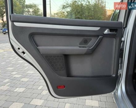 Серый Фольксваген Туран, объемом двигателя 1.4 л и пробегом 167 тыс. км за 9999 $, фото 74 на Automoto.ua