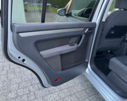 Сірий Фольксваген Туран, об'ємом двигуна 2 л та пробігом 226 тис. км за 4800 $, фото 17 на Automoto.ua