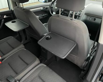 Серый Фольксваген Туран, объемом двигателя 1.4 л и пробегом 221 тыс. км за 7900 $, фото 4 на Automoto.ua