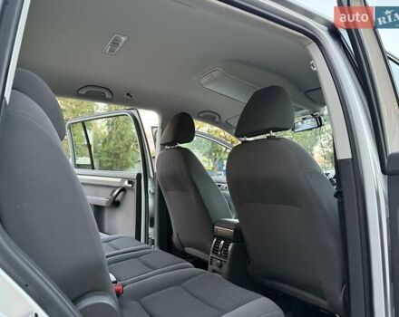 Серый Фольксваген Туран, объемом двигателя 1.4 л и пробегом 167 тыс. км за 9999 $, фото 58 на Automoto.ua