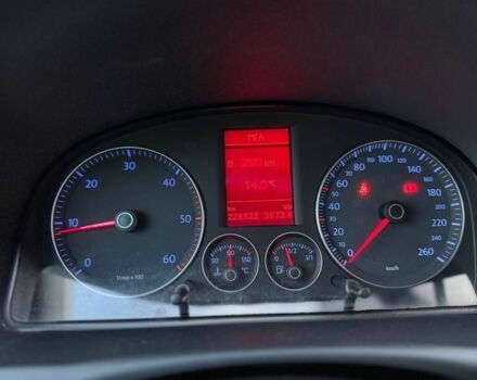 Сірий Фольксваген Туран, об'ємом двигуна 2 л та пробігом 226 тис. км за 4800 $, фото 22 на Automoto.ua