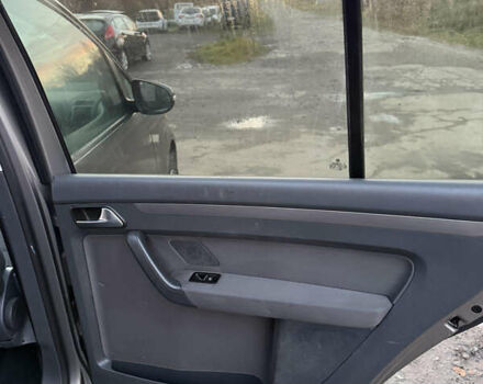 Серый Фольксваген Туран, объемом двигателя 1.4 л и пробегом 286 тыс. км за 8500 $, фото 16 на Automoto.ua