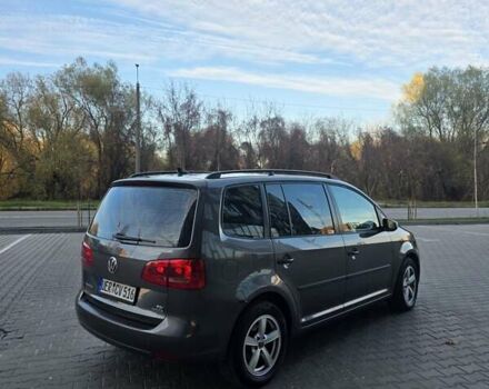 Серый Фольксваген Туран, объемом двигателя 1.6 л и пробегом 233 тыс. км за 8800 $, фото 6 на Automoto.ua