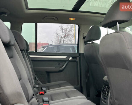 Серый Фольксваген Туран, объемом двигателя 1.6 л и пробегом 244 тыс. км за 9999 $, фото 23 на Automoto.ua