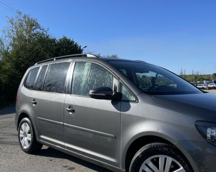 Серый Фольксваген Туран, объемом двигателя 1.6 л и пробегом 301 тыс. км за 9000 $, фото 2 на Automoto.ua