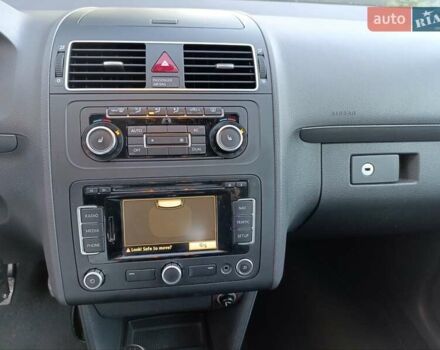 Серый Фольксваген Туран, объемом двигателя 1.6 л и пробегом 215 тыс. км за 10900 $, фото 26 на Automoto.ua